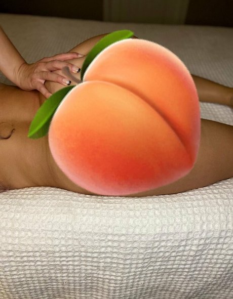 emma averyfree hot model image