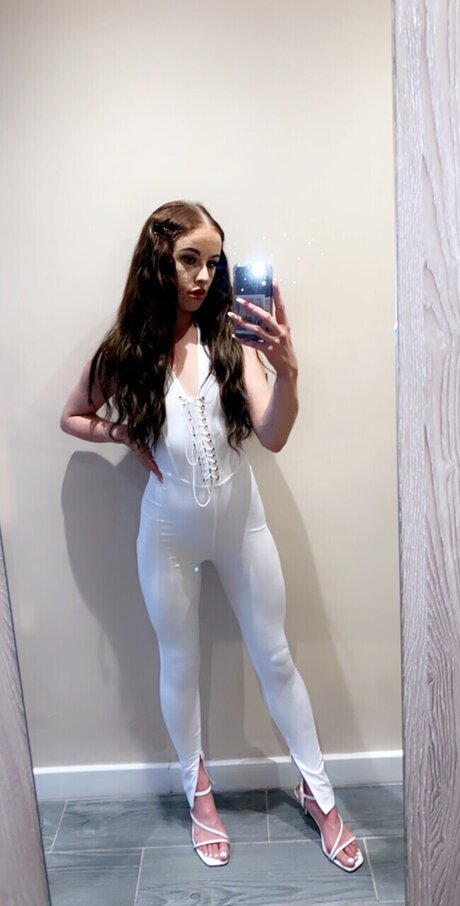 SophiaNina nudes model pics