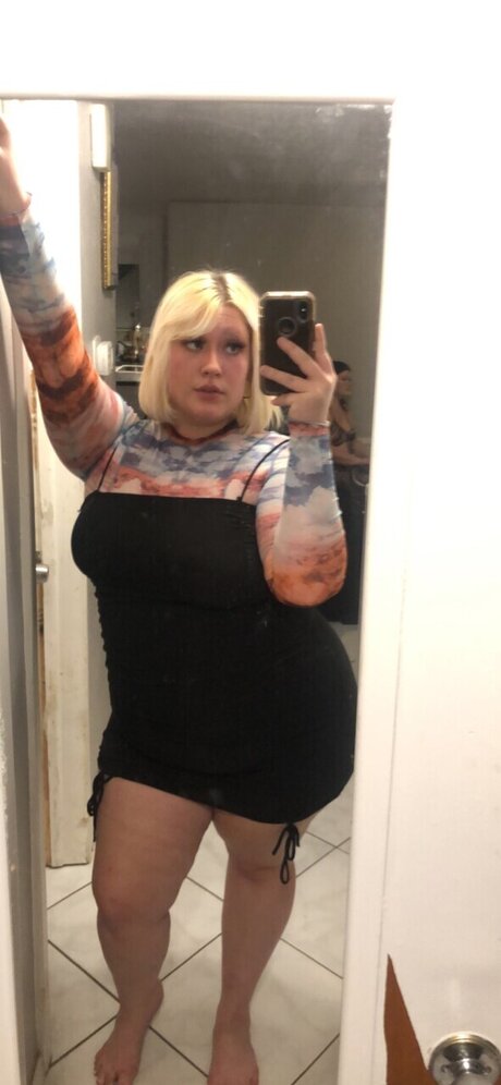 Babyleech99 hot model pic