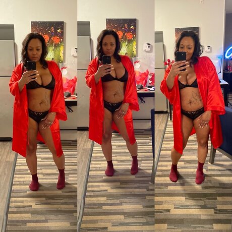 Ambi BBL star naked image