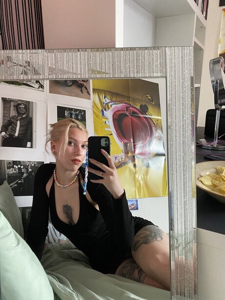 famous midget onlyfans sexy nude images