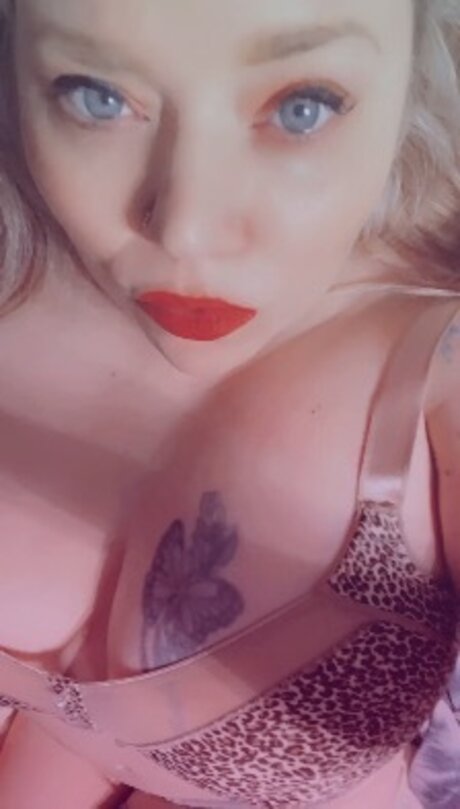 Misskay star nude image
