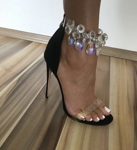 tiptoes star nude gallery