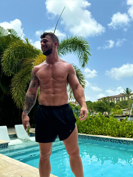 FreakyFitKing star perfect pics