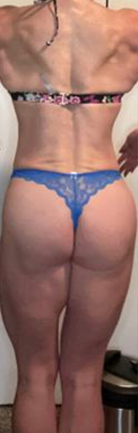 Red Queen the Bodybuilder nice actress img