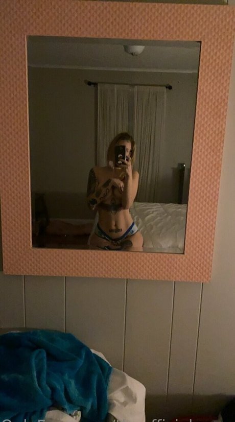 theofficialamandashow nude star photo