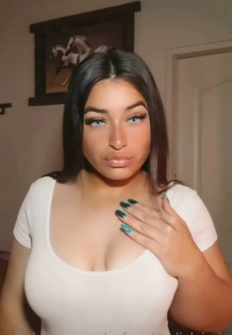 aafrooditadiolujuria sexy actress photo