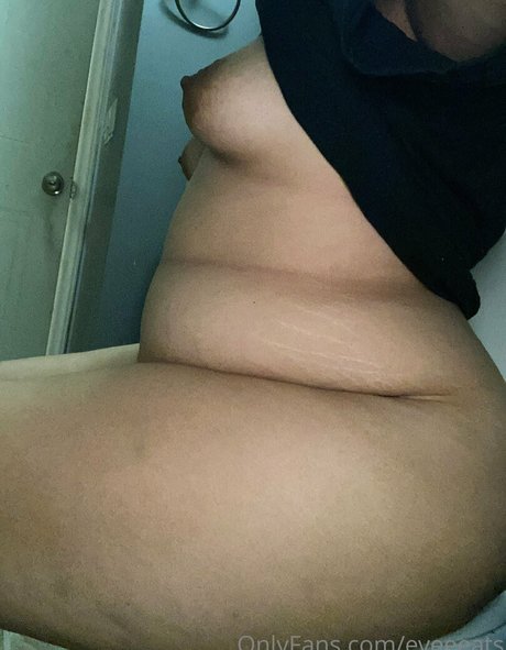 chubbyevilbrat sexy model picture