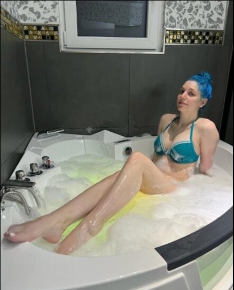 BloodyNyuu hot model pictures
