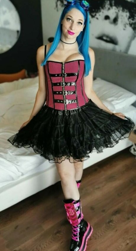 BloodyNyuu sexy actress picture