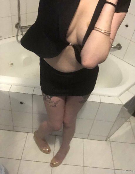 skinny petite onlyfans exclusive photo