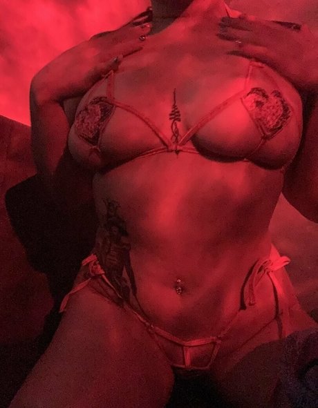 Crybabyxnina sexy model photo