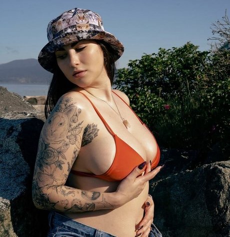 Angela Amethyst model nudes pictures