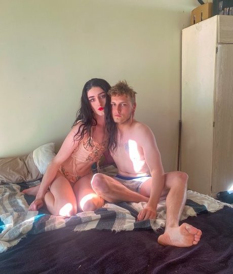 Venus Moorez hot pornstar photos