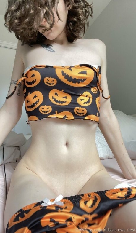 Miss Crows Nest erotic model img