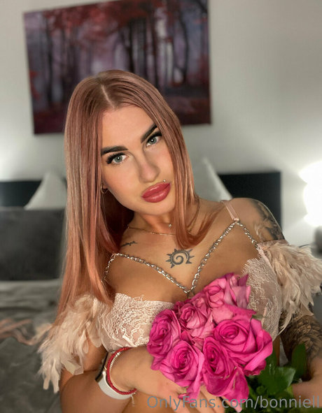 bonniell naked model photos
