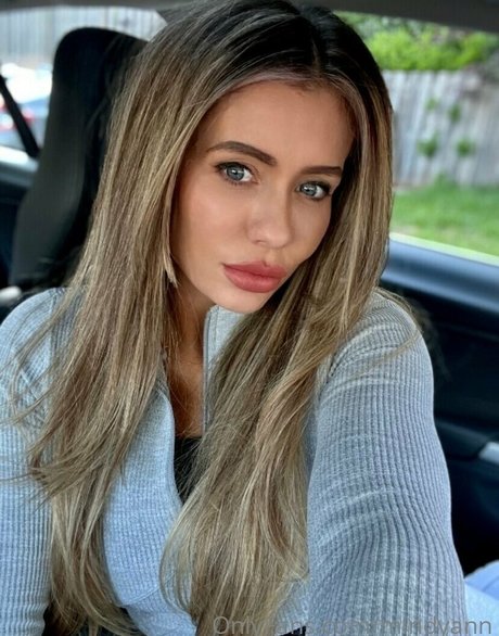 mindyann nude star pics