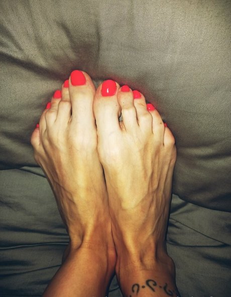 clarita feet naked actress pics