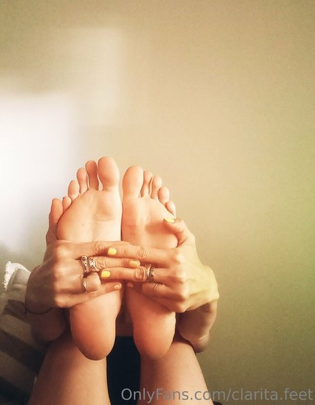 clarita feet pretty model pic