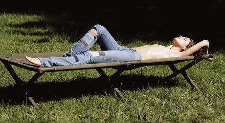 Camille Rowe star naked pics