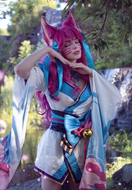 Romanowwa pretty pornstar photo