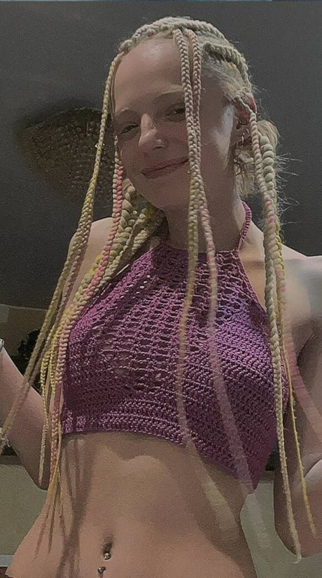 Romanowwa star nudes photo
