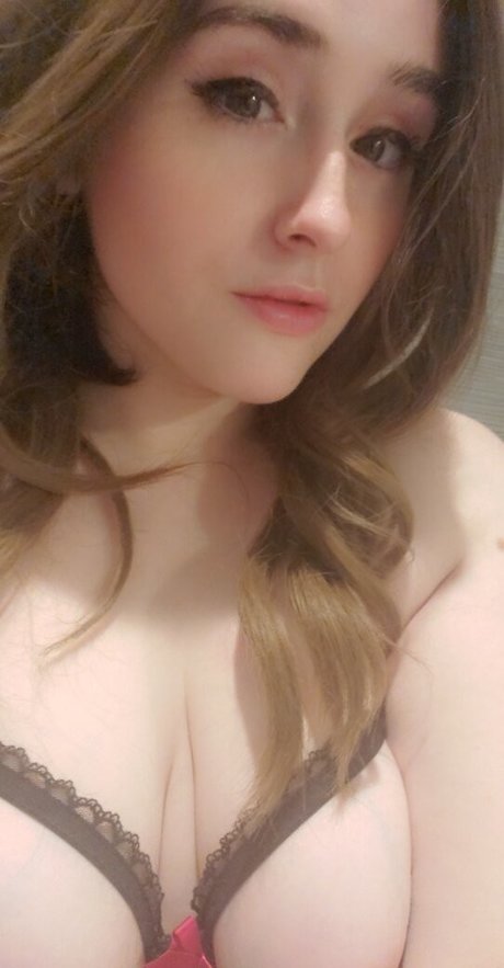 Sophia Swallow star exclusive image