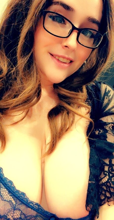 Sophia Swallow model adult image