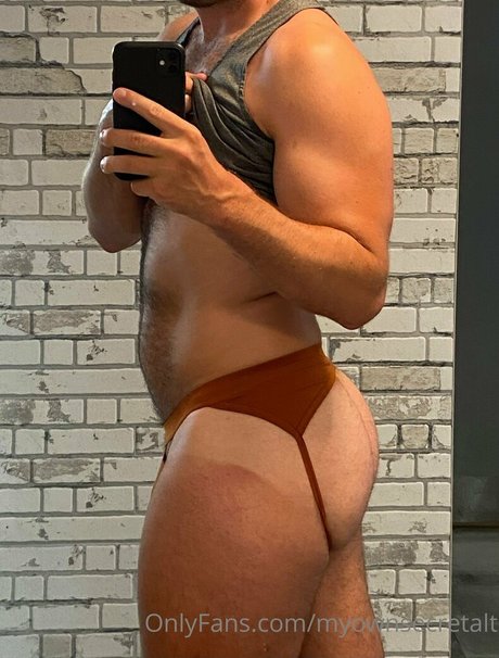 myownsecretalt adult model pic