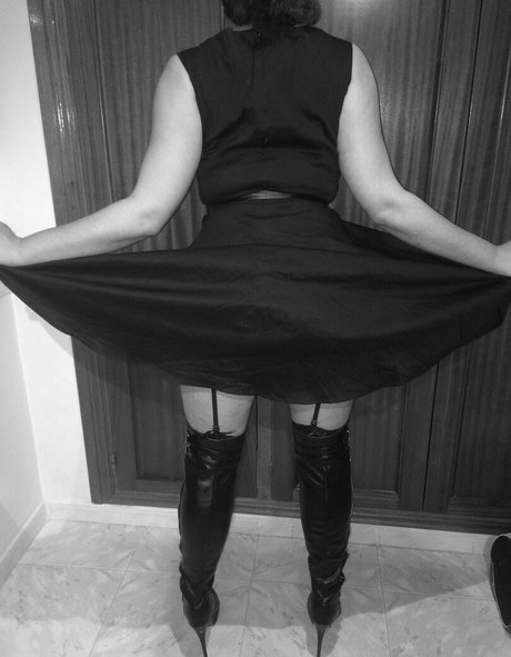 obedientenena star free pics