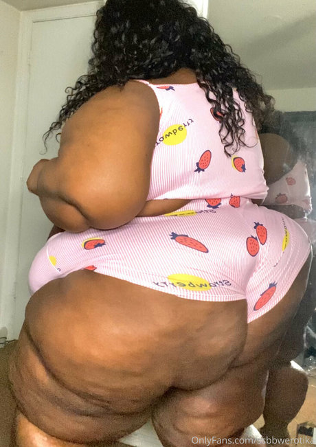 ssbbwerotika naked model photo