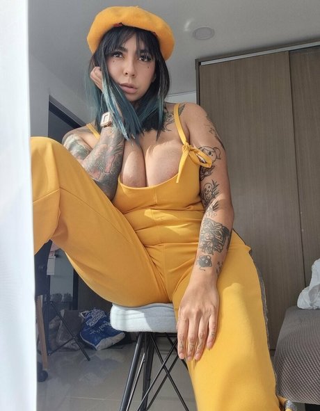 miaumiloucb erotic model pics