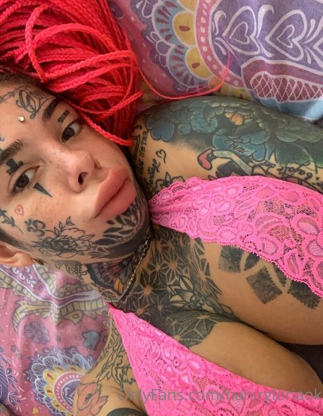 nahirgloriaokk model sex galleries