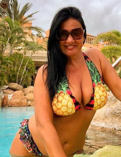Angela Cavagna star pretty pics