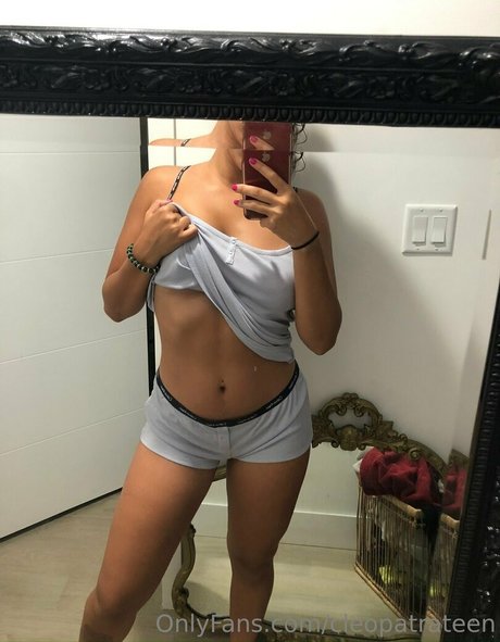 cleopatrateen hot actress pic