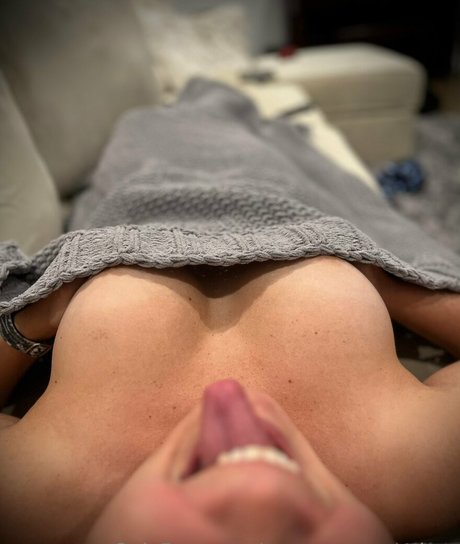 sexynursenextdoor model top img