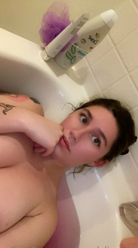 smolclingygf hot model images