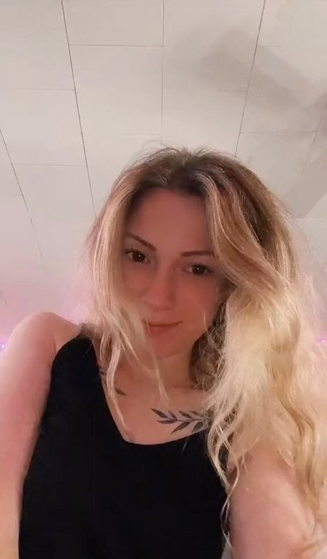 Little Momma nude star picture