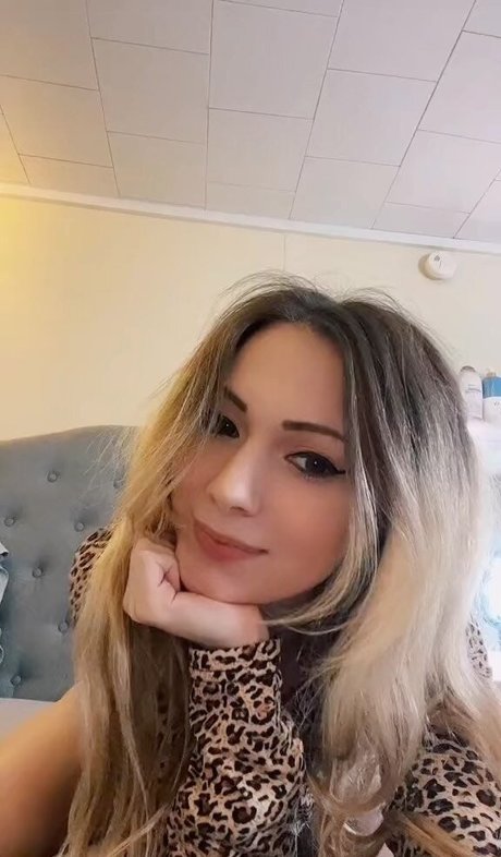 Little Momma model top pics