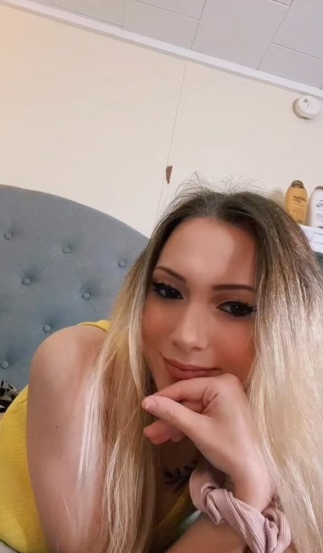 Little Momma model nude archive