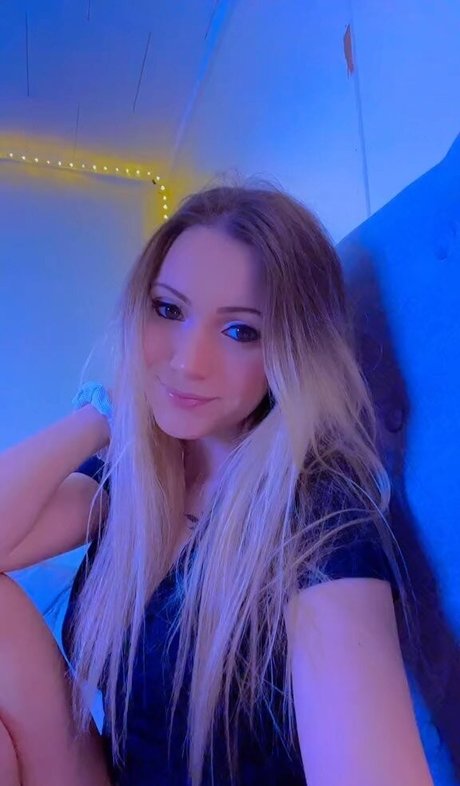 Little Momma pornstar sexy picture