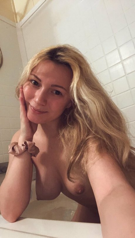 Little Momma hot actress pic