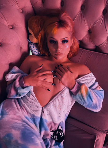 lamoon nsfw hd model image