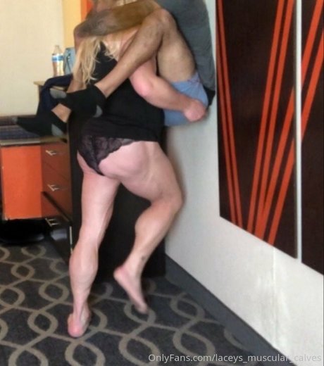 laceys muscular calves nude model img
