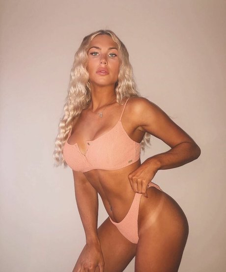 Dezmin Schubel model sex photo