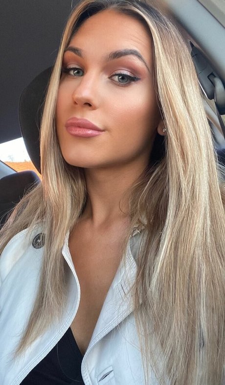 Dezmin Schubel hd pornstar picture