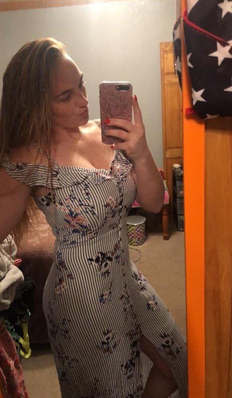 Raelyne Summeier pretty star photos