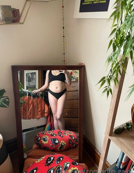 sofia gains star hot img