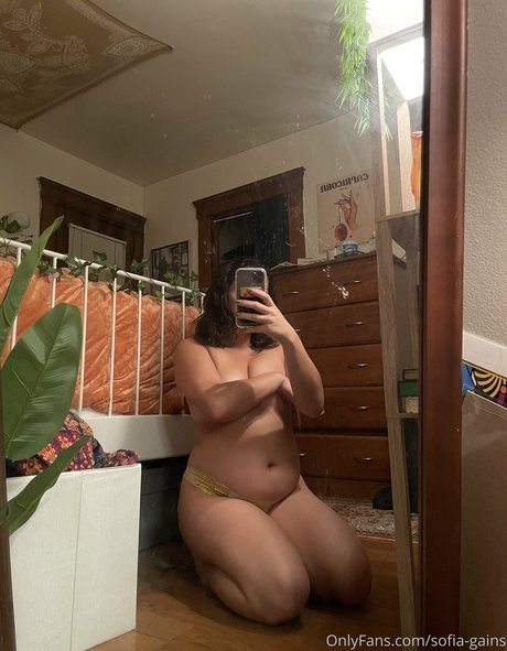 sofia gains beautiful actress img