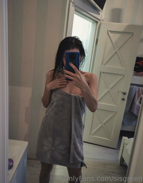 sisgreen naked actress picture